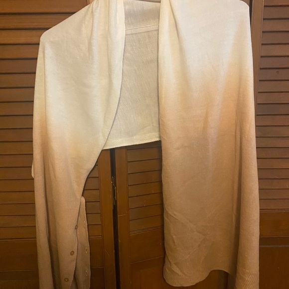 Shawl - Can be worn multiple ways - Picture 4 of 6